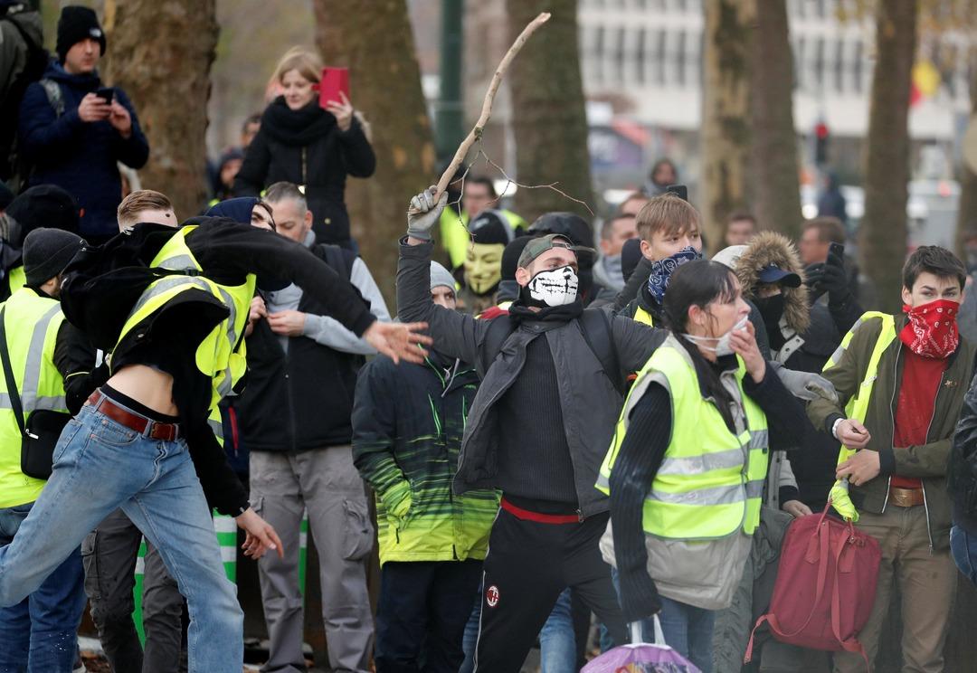 'Sarı yelekliler'in protestosu Br&uuml;ksel'e sı&ccedil;radı 