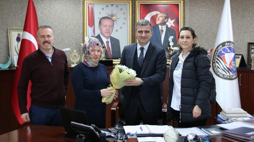 Minik &ouml;ğrencilerden belediye başkanı C&uuml;neyt  Yemenici&rsquo;ye ziyaret