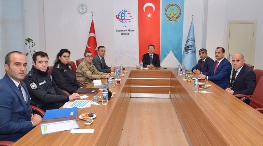 Havalimanı g&uuml;venlik toplantısı yapıldı