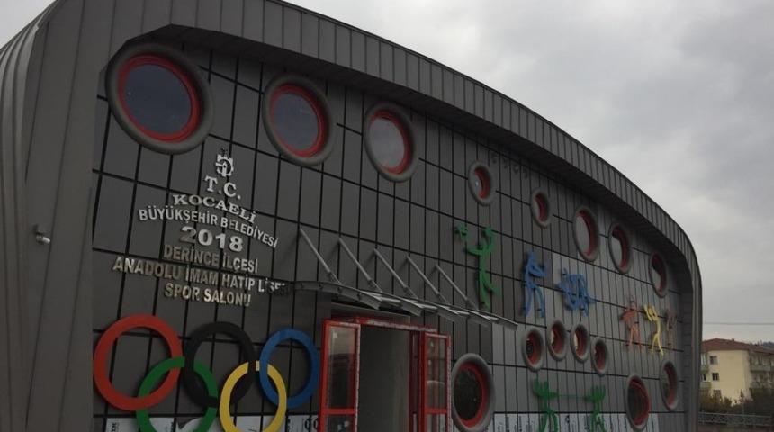 Bir okul daha spor salonuna kavuşuyor