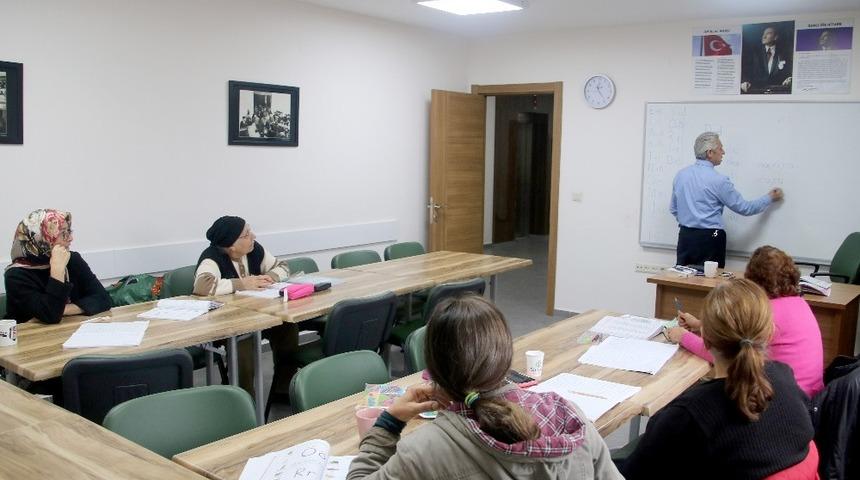 &Ccedil;ankaya&rsquo;da okuma yazma bilmeyen kalmayacak