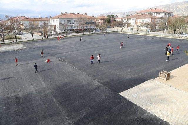 Erzincan’da Okul Bahçeleri artık daha modern