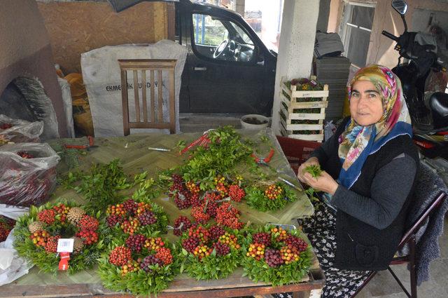Köylü kadınların yaptığı Noel çelenkleri, Avrupa'ya ihraç ediliyor