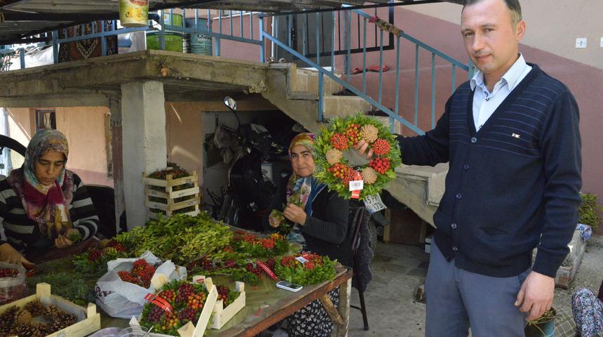 Köylü kadınların yaptığı Noel çelenkleri, Avrupa'ya ihraç ediliyor