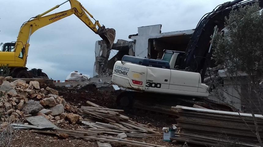Didim&rsquo;de turizm alanındaki 36 ka&ccedil;ak yapı yıkıldı