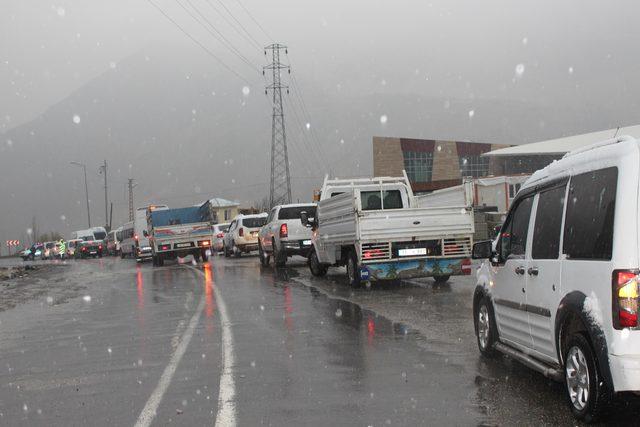 Hakkari- Van karayolunda heyelan