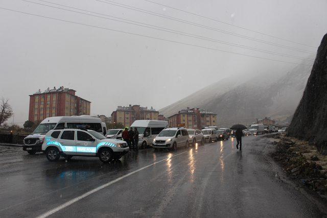 Hakkari- Van karayolunda heyelan