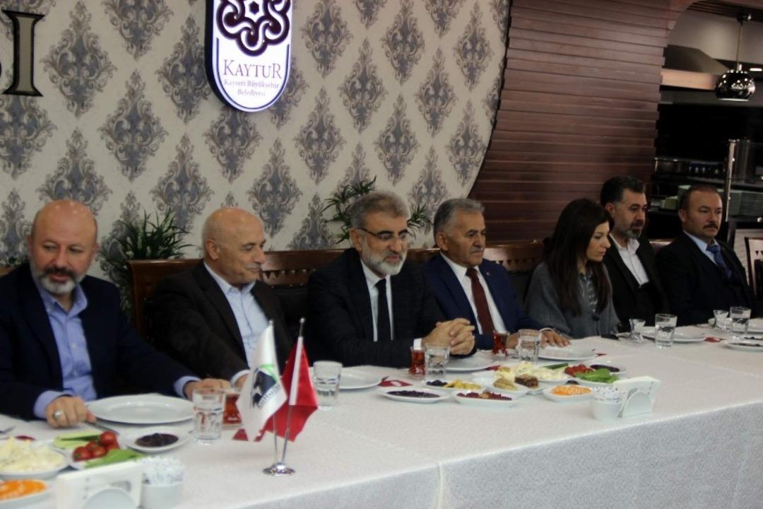 Hayvanseverler kahvaltıda buluştu