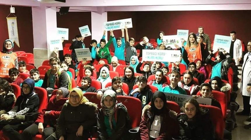 Çevreye duyarlı öğretmenlerden örnek davranış