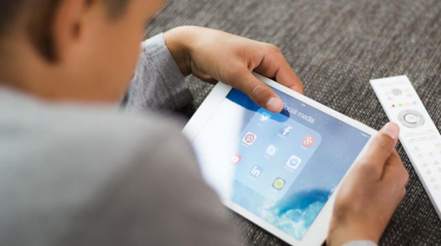 Korkutan rapor! 3 çocuktan 2'si akıllı telefon kullanıyor!