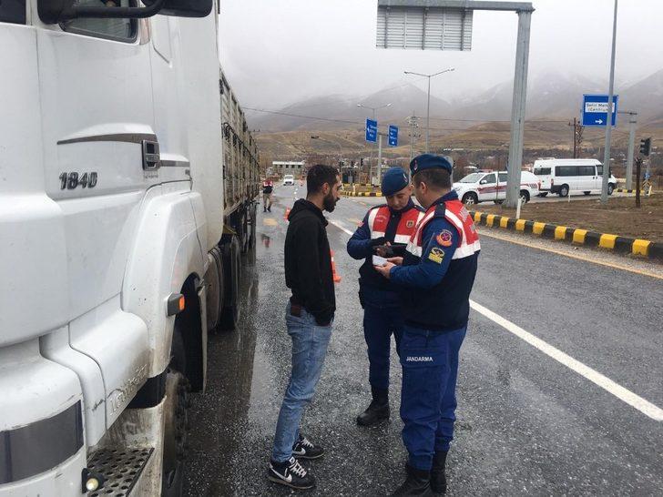 Jandarmadan kış lastiği denetimi G1