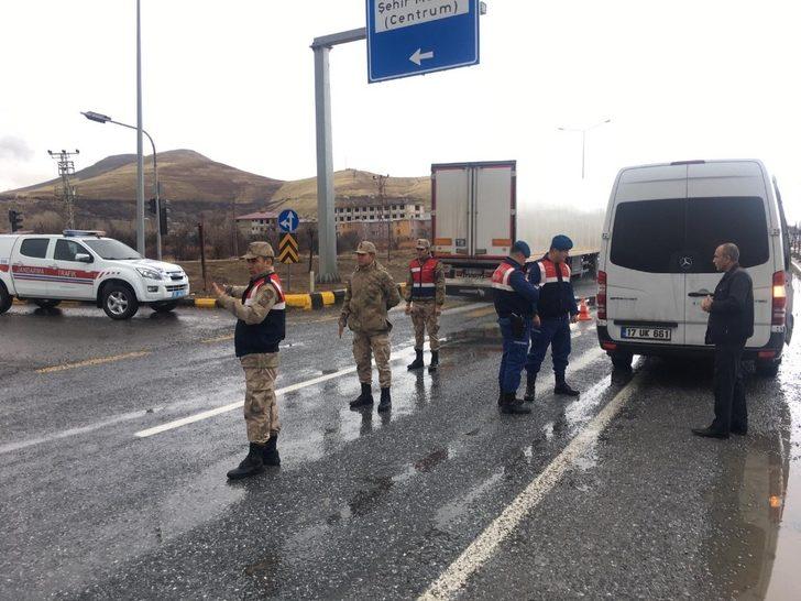 Jandarmadan kış lastiği denetimi G4