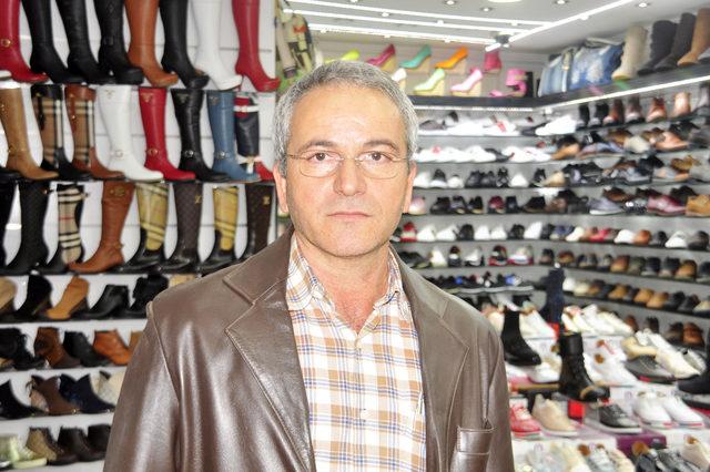 Alman anne ve oğlunun hırsızlığı g&uuml;venlik kamerasında 4