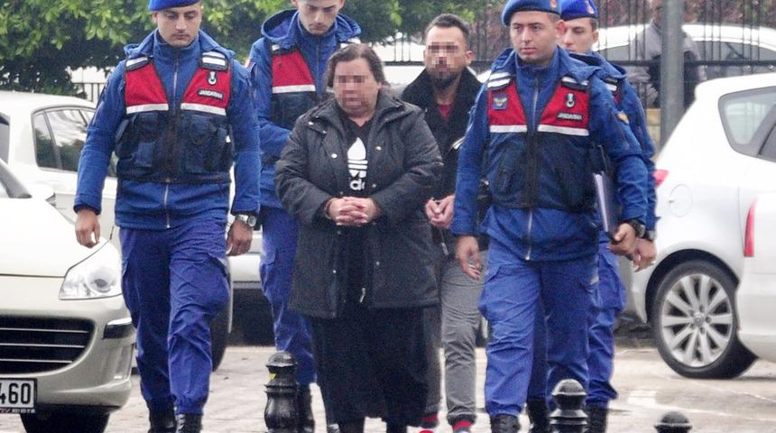 Alman anne ve oğlunun hırsızlığı g&uuml;venlik kamerasında