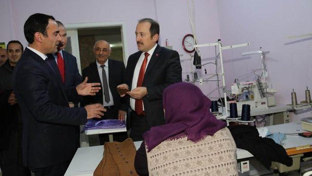 Vali Pehlivan, Halk Eğitim Merkez’ini ziyaret etti