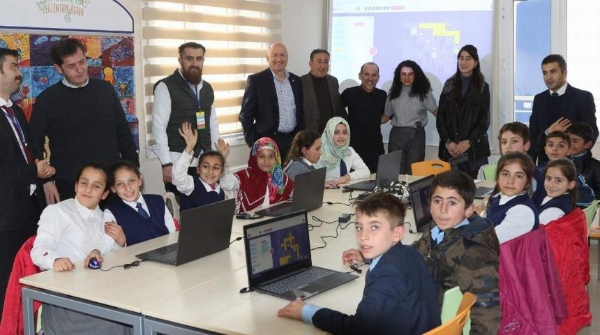 Siirtli &ccedil;ocuklar, kodlama eğitimiyle tanıştı