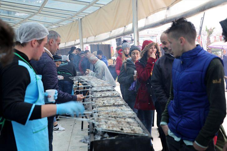 2 günde ayıklanan 1,5 ton hamsi 2 saatte tüketildi  G3