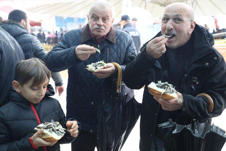 2 günde ayıklanan 1,5 ton hamsi 2 saatte tüketildi  G5