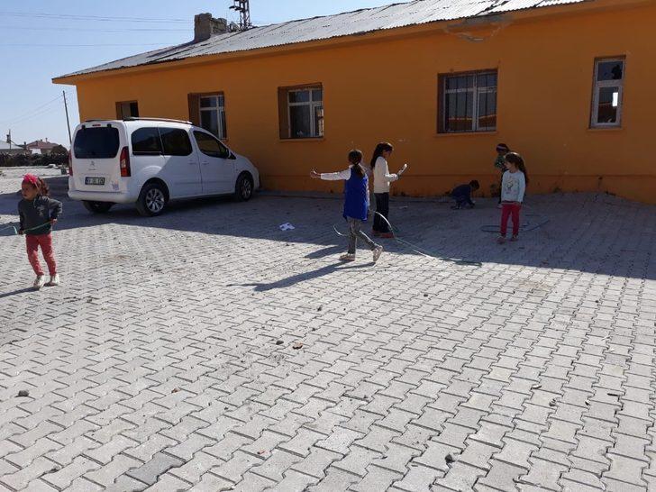 Çaldıran’da yol çalışmaları tamamlandı G3