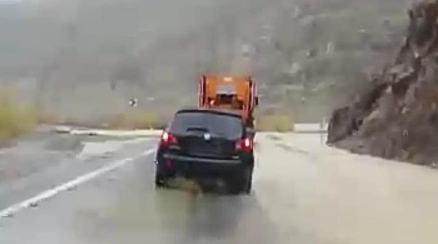 &Ccedil;ukurca yolunda heyelan