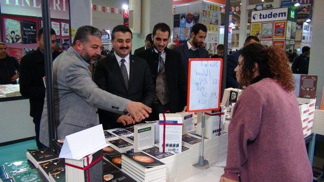 Ak Parti İl Başkanı Yıldız, kitap fuarını gezdi