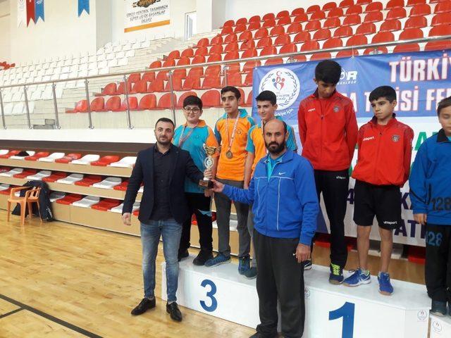 Haliliye Belediyespor Masa Tenisi takımı başarı sağladı