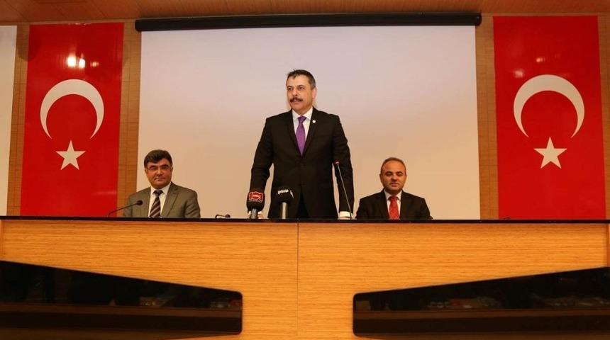 Vali &Ccedil;ift&ccedil;i, muhtarla bir araya geldi