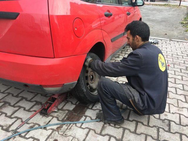 Oto lastikçilerde ’Kış lastiği’ mesaisi