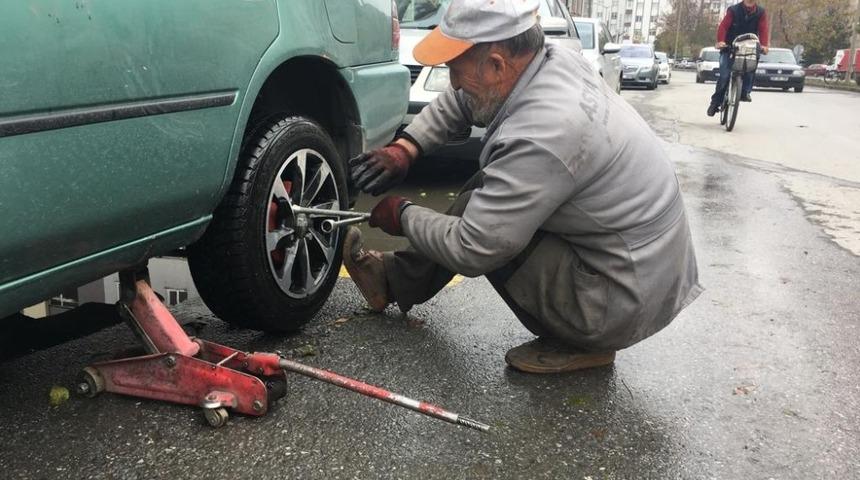 Oto lastik&ccedil;ilerde &rsquo;Kış lastiği&rsquo; mesaisi