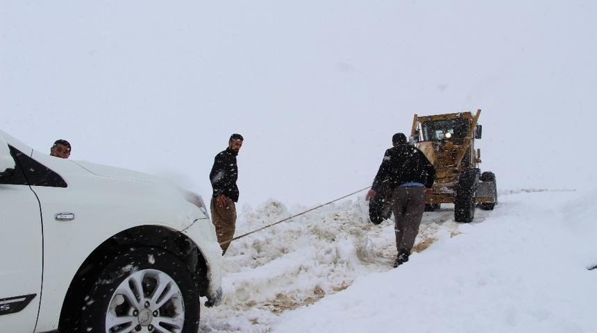 Yüksekova’da kar yağışı etkili oldu