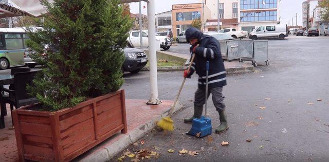 Soğuğa aldırış etmeden Ergene’de her gün 60 ton çöp topluyorlar