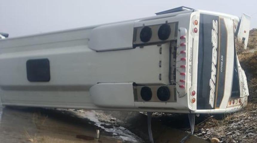 Bing&ouml;l&rsquo;de midib&uuml;s devrildi:3 yaralı