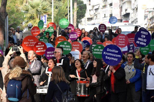 İzmir'de engelliler hakları için yürüdü