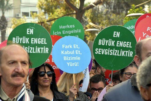 İzmir'de engelliler hakları için yürüdü