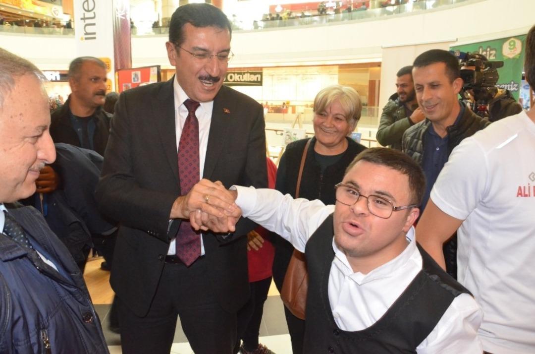 3 Aralık D&uuml;nya Engelliler g&uuml;n&uuml; sergisi a&ccedil;ıldı