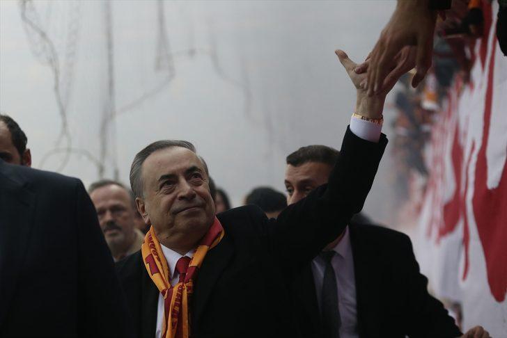 Galatasaray taraftarından Türk Telekom Stadı'ndaki antrenmanda dünya rekoru G3