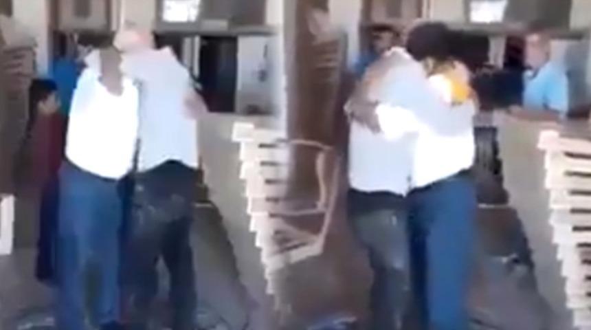 Suriye'deki savaşta &ouml;ld&uuml; sandığı oğluna T&uuml;rkiye'de kavuştu