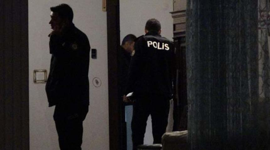 Kilitli kapıyı a&ccedil;mak i&ccedil;in &ccedil;alışma başlatan ekiplere ateş a&ccedil;tı!