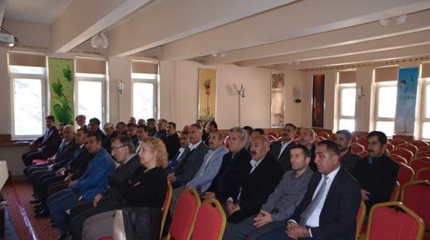 Şemdinli Kaymakamı T&uuml;rkman muhtarlarla bir araya geldi