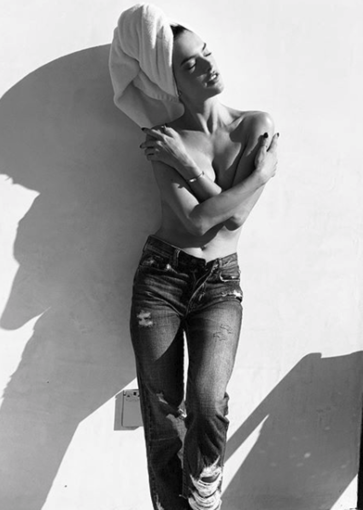 Alessandra böyle çağırdı: Sahile gidelim  G3