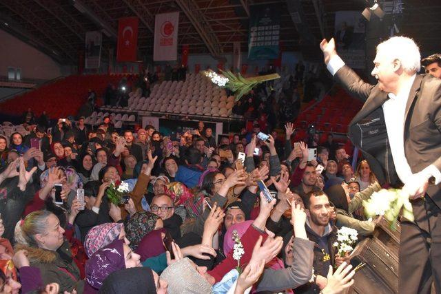 Hatipoğlu&rsquo;na Manisa&rsquo;da b&uuml;y&uuml;k ilgi 4