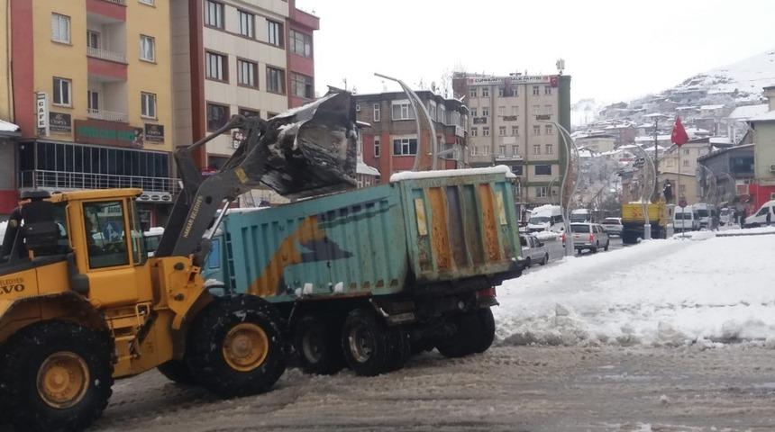 Hakkari Belediyesinden karla m&uuml;cadele