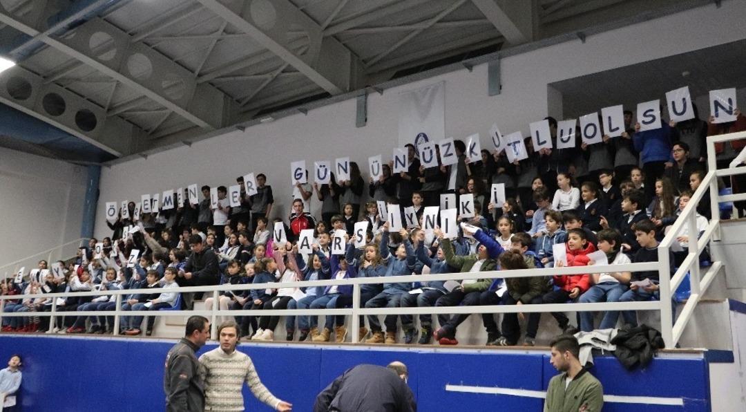 &Ouml;ğretmenleri duygulandıran s&uuml;rpriz