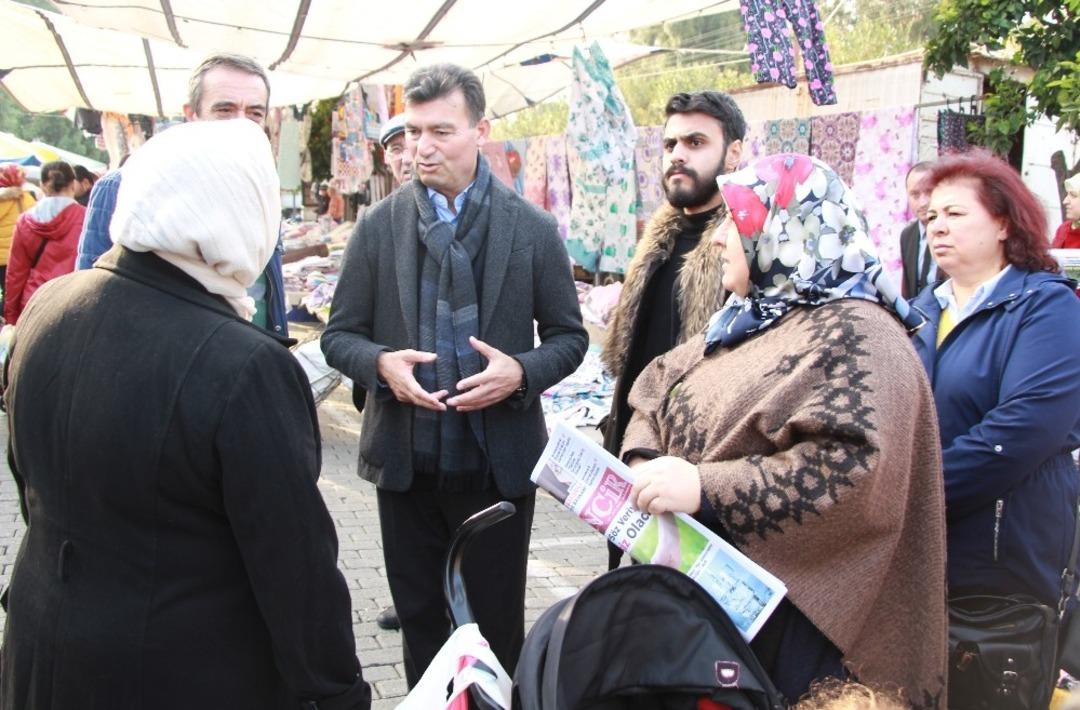 &Uuml;mmet Akın, Cumartesi Pazarı&rsquo;nda vatandaşlarla bir araya geldi