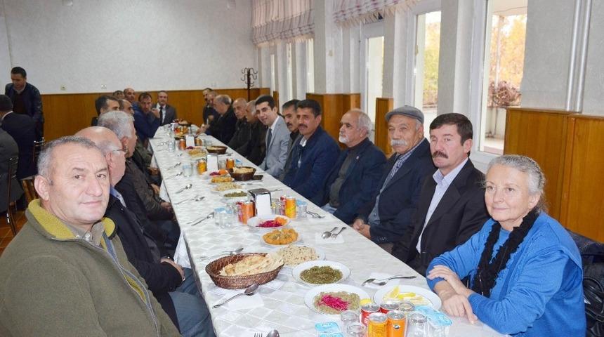 &Ccedil;emişgezek&rsquo;te muhtarlar toplantısı