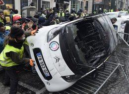 Paris'te Sarı Yelekliler gösterileri: Fransa OHAL ilan etmeyi düşünüyor