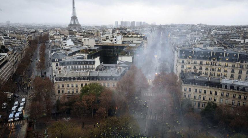 Fransa alev alev! İçişleri Bakanı 'bir tabu değil' deyip sinyali verdi