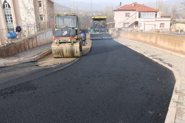 Yahyalı’da asfaltlama çalışmaları hız kesmiyor