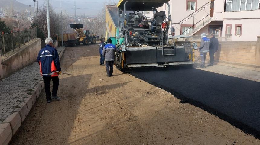 Yahyalı&rsquo;da asfaltlama &ccedil;alışmaları hız kesmiyor