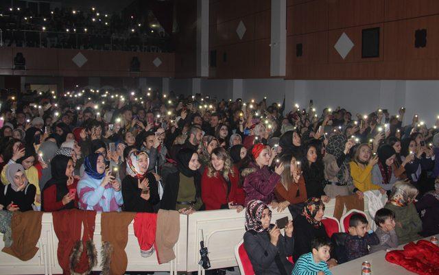 'Biyonik kulak' ameliyatı için bekleyen minik Zeynep için konser düzenlendi